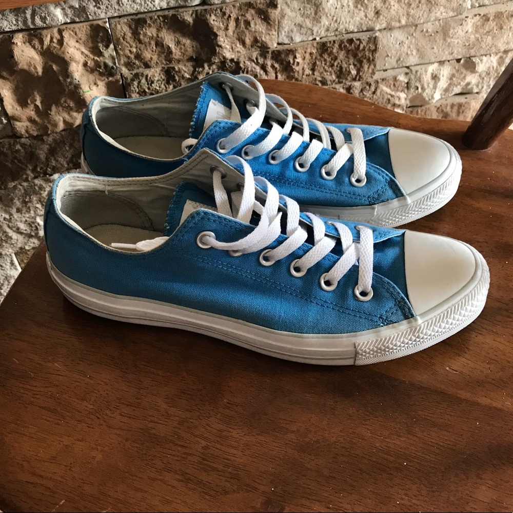 Converse sneakers,  Blue, outlined in gray. 💙